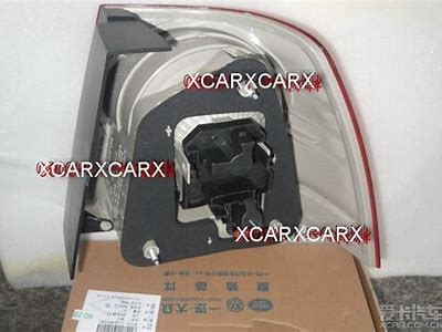 奥迪换国产灯泡全程视频教程，轻松DIY车灯更换技巧