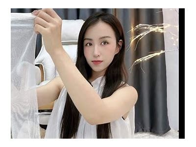 国产超薄白色丝袜性感诱惑视频，展现完美腿部线条与高级时尚感