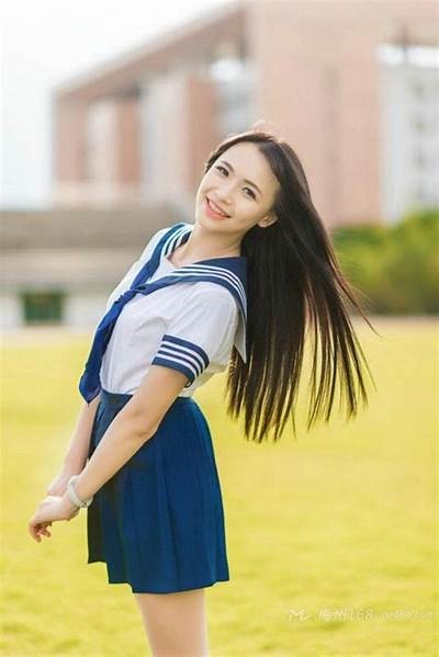 优雅时尚国产学生制服在线视频，展现校园青春风采