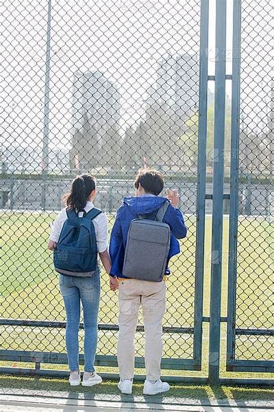 大学生生活感人瞬间：国产励志视频分享人生的真实与温暖