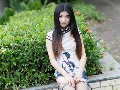 国产旗袍丝袜撕裂视频大赏：经典与激情的完美结合