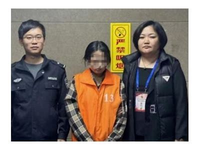 国产夫妻自拍视频分享，甜蜜互动记录生活点滴，夫妻关系更加紧密！