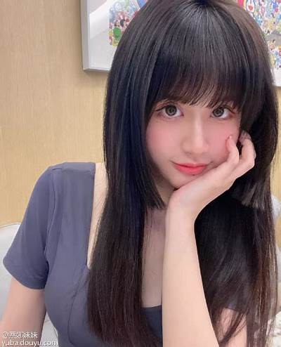 国产自在女主播：揭秘她们的直播背后故事与绝美风采