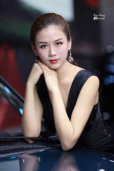 国产模特通过直播展现凸轮魅力，精彩瞬间不容错过！