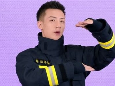 烈火英雄：感人国产片段视频，展现无畏消防精神