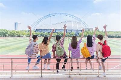 国产大学生宾馆生活高清纪录片：青春的交汇与成长