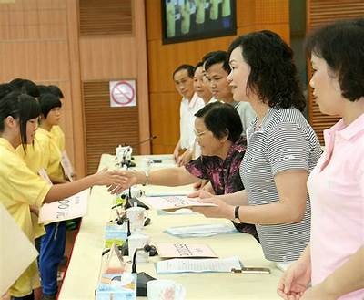 建议标题：揭示国产男奴视频背后的故事与社会影响解析。