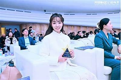 标题：国产姐妹携手合作，展现精彩互动与创意，值得一看！