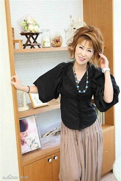 56岁熟女在线视频分享，展现成熟魅力与生活智慧