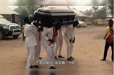 国产黑人抬棺视频：幽默与文化碰撞的精彩瞬间