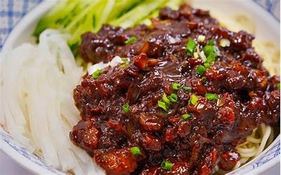 电影炸酱面：国产版精彩回归，带你品味舌尖上的美味剧情