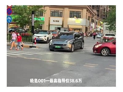 宁夏街拍：探秘国产车的时尚魅力与驾驶体验