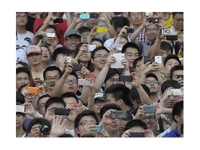 国产偶像剧追星现场：粉丝热情似火，明星近在咫尺！
