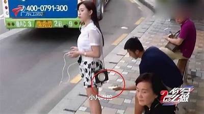 最新热播：精彩偷拍与经典辫子剪辑视频合集，畅享无限乐趣！