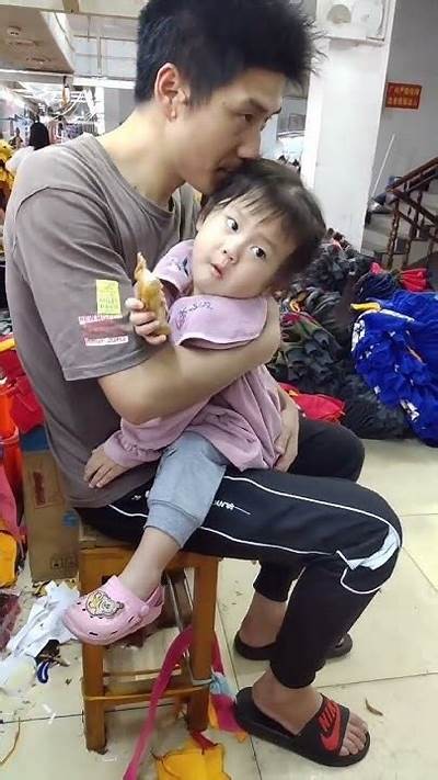 国产爸爸女儿搞笑视频合集，温馨瞬间爆笑不断在线观看
