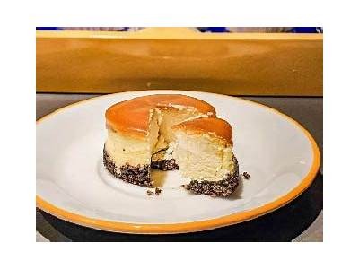 揭秘国产特斯拉蛋糕制作全过程，口感与创意兼具的美食新体验