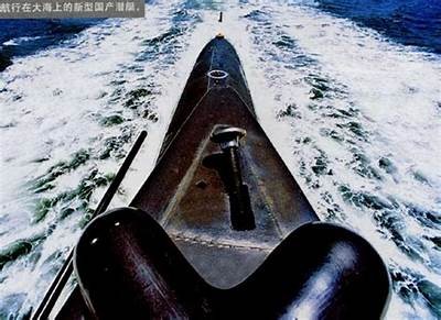 揭秘国产新型潜艇内部设计与功能：高清视频全景展示