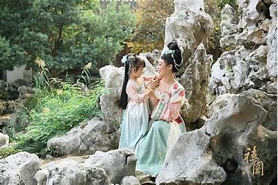 深情母子情：国产经典小说改编的感人视频与图片分享
